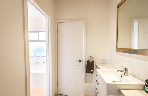 Middle River Beach House - East & West House - Great Ocean Road Tourism 16