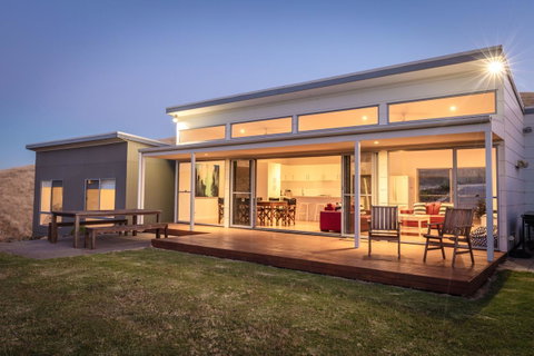Middle River Beach House - East & West House - Great Ocean Road Tourism 0