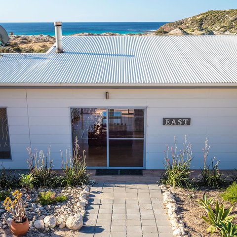 Middle River Beach House - East & West House - Great Ocean Road Tourism 2