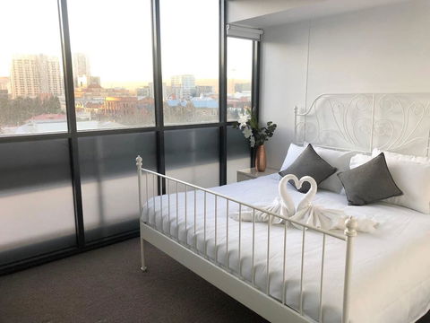 CENTRAL ESCAPE 2 BEDROOM @ ADELAIDE CBD - Great Ocean Road Tourism 2