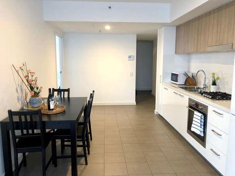 CENTRAL ESCAPE 2 BEDROOM @ ADELAIDE CBD - Great Ocean Road Tourism 6