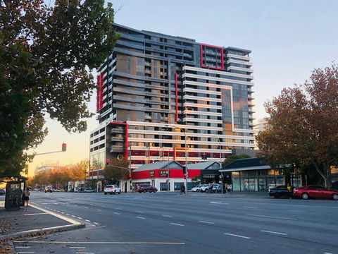 CENTRAL ESCAPE 2 BEDROOM @ ADELAIDE CBD - Great Ocean Road Tourism 1