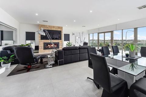 KENNEDY EXECUTIVE TOWNHOUSE - Great Ocean Road Tourism 19