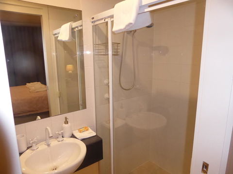 ADELAIDE CENTRAL APARTMENT - 3BR, 2BATH & CARPARK - Great Ocean Road Tourism 14