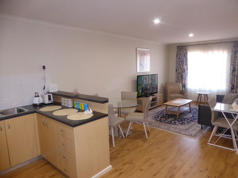 ADELAIDE CENTRAL APARTMENT - 3BR, 2BATH & CARPARK - Great Ocean Road Tourism 7