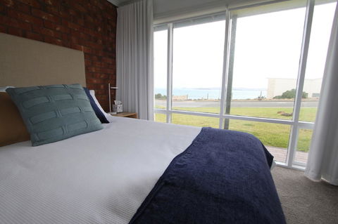 Southern Sands\' Beachfront Apartment - Great Ocean Road Tourism 12