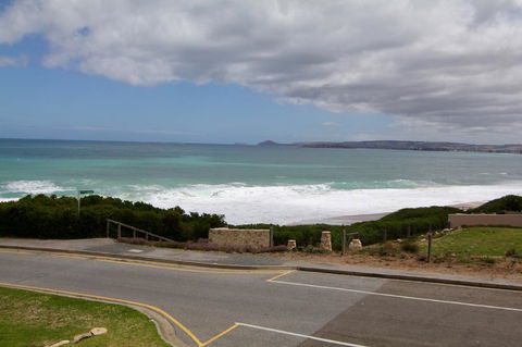 Southern Sands\' Beachfront Apartment - Great Ocean Road Tourism 0