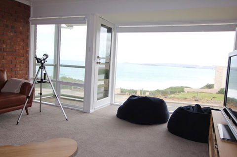 Southern Sands\' Beachfront Apartment - Great Ocean Road Tourism 2