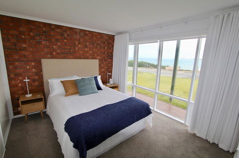 Southern Sands\' Beachfront Apartment - Great Ocean Road Tourism 13