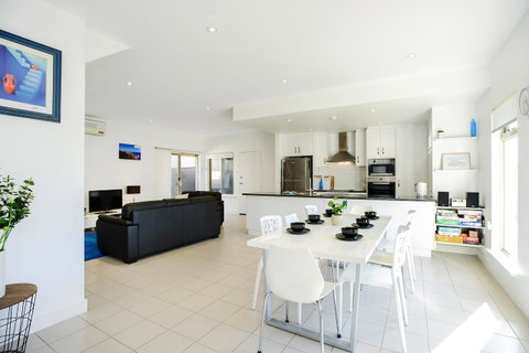 Blue Zone - Aldinga Beach - Great Ocean Road Tourism 1
