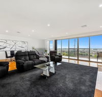 BENGALEE EXECUTIVE TOWNHOUSE- MODERN  STYLISH - Great Ocean Road Tourism