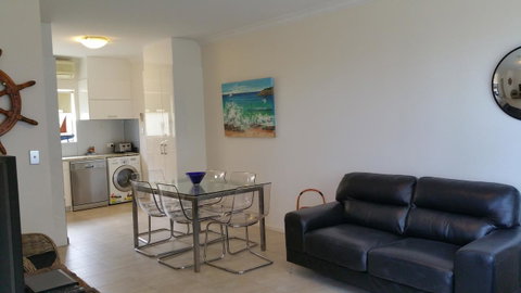 Acaill Accommodation Esplanade Living Self Check-In Self Check-Out - Great Ocean Road Tourism 2