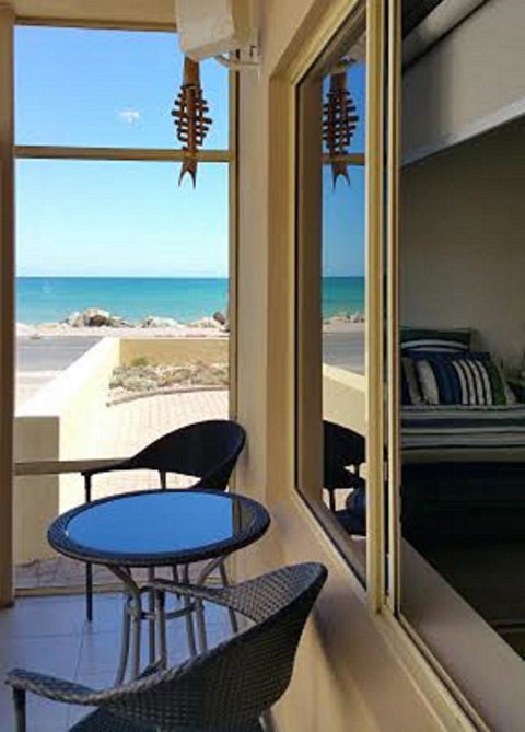 Acaill Accommodation Esplanade Living Self Check-In Self Check-Out - Great Ocean Road Tourism 38
