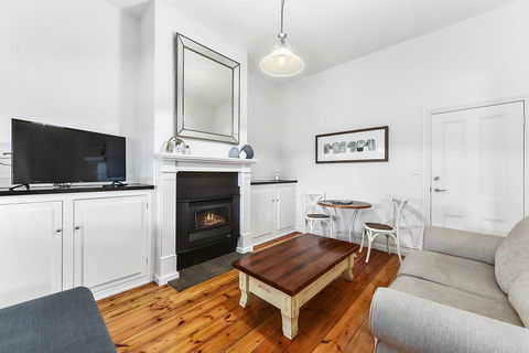 Railway Cottage In Beachport - Great Ocean Road Tourism 1