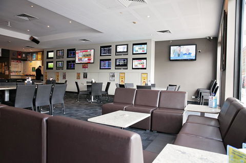 Mawson Lakes Hotel - Great Ocean Road Tourism 19