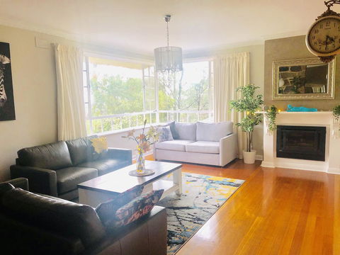 Stunning House With Beautiful Entertainment Area!! - Great Ocean Road Tourism 1