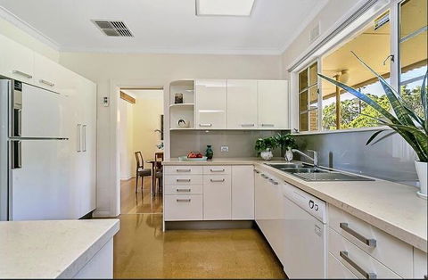 Stunning House With Beautiful Entertainment Area!! - Great Ocean Road Tourism 10