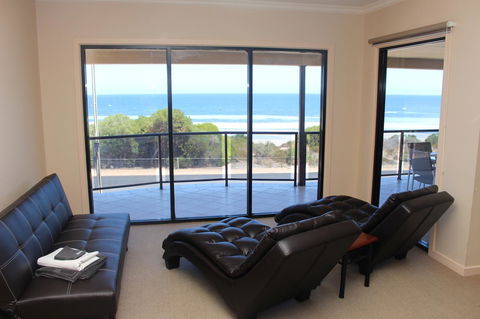The Lighthouse - Beachfront Accommodation - Great Ocean Road Tourism 5