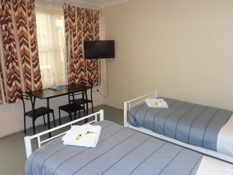 Adelaide Backpackers And Travellers Inn - Great Ocean Road Tourism 30