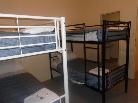 Adelaide Backpackers And Travellers Inn - Great Ocean Road Tourism 8