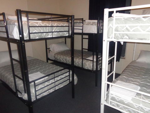 Adelaide Backpackers And Travellers Inn - Great Ocean Road Tourism 1