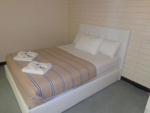 Adelaide Backpackers And Travellers Inn - Great Ocean Road Tourism 24