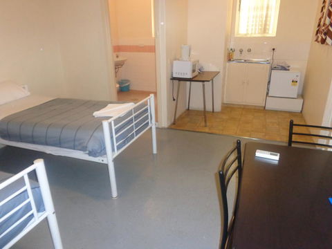 Adelaide Backpackers And Travellers Inn - Great Ocean Road Tourism 43