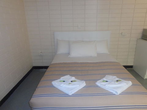 Adelaide Backpackers And Travellers Inn - Great Ocean Road Tourism 29