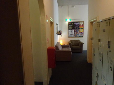 Adelaide Backpackers And Travellers Inn - Great Ocean Road Tourism 12
