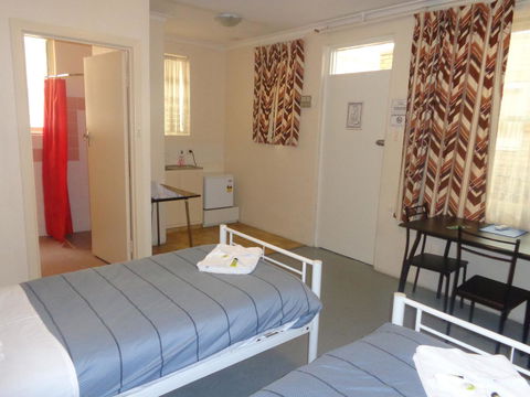 Adelaide Backpackers And Travellers Inn - Great Ocean Road Tourism 27