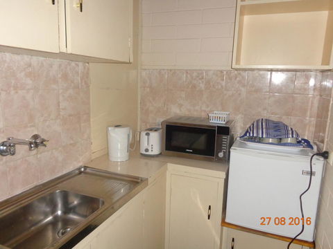 Adelaide Backpackers And Travellers Inn - Great Ocean Road Tourism 26