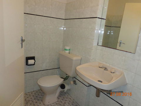 Adelaide Backpackers And Travellers Inn - Great Ocean Road Tourism 32
