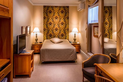 European Hotel - Great Ocean Road Tourism 11