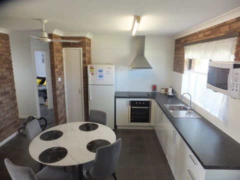 Ocean Beach Chalet 18 - Great Ocean Road Tourism 17