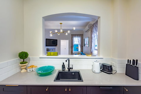 Heritage Townhouse Near Harbour Bridge - Great Ocean Road Tourism 13