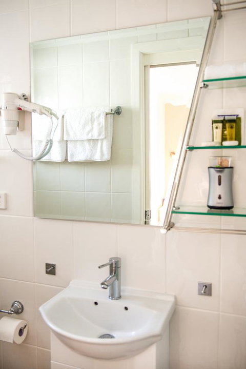 Nelson Bay Bed & Breakfast - Great Ocean Road Tourism 27