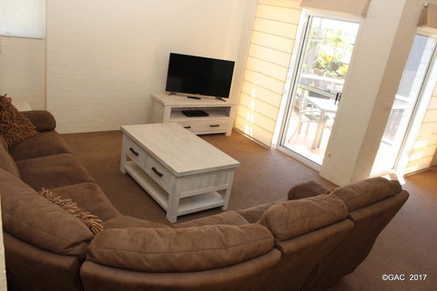 Mollymook Cove Apartments - Great Ocean Road Tourism 14