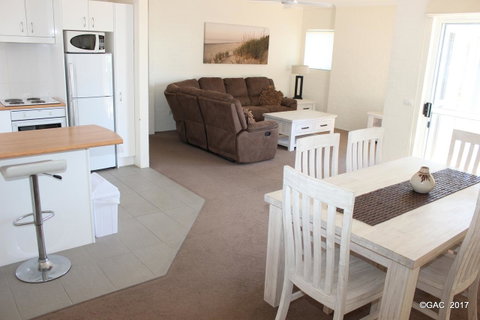 Mollymook Cove Apartments - Great Ocean Road Tourism 29