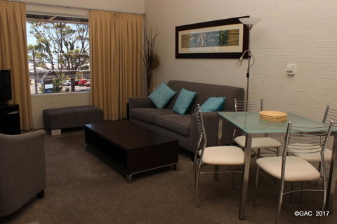 Mollymook Cove Apartments - Great Ocean Road Tourism 3