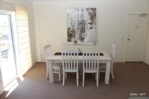 Mollymook Cove Apartments - Great Ocean Road Tourism 13