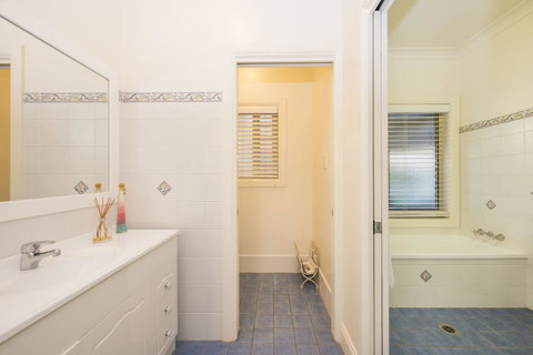 Colonial Court Villas - Great Ocean Road Tourism 6