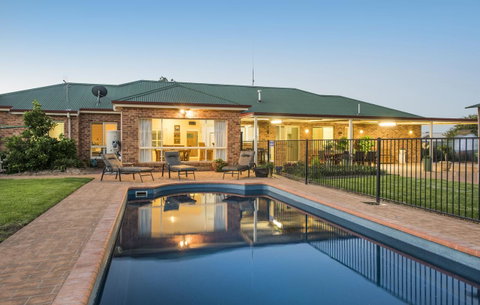 Colonial Court Villas - Great Ocean Road Tourism 2