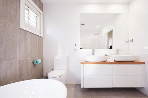 Bright And Spacious Family Home With Leafy Deck - Great Ocean Road Tourism 11