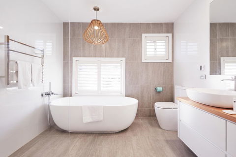 Bright And Spacious Family Home With Leafy Deck - Great Ocean Road Tourism 2