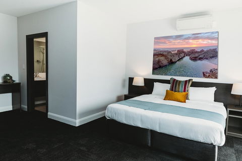 Coniston Hotel Wollongong - Great Ocean Road Tourism 2