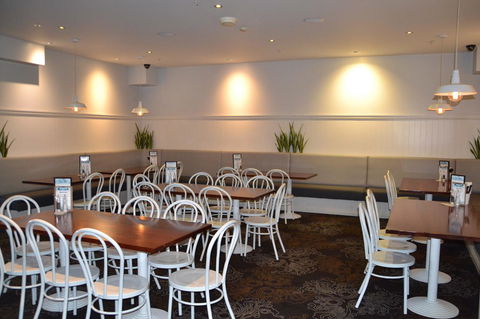 Coniston Hotel Wollongong - Great Ocean Road Tourism 22