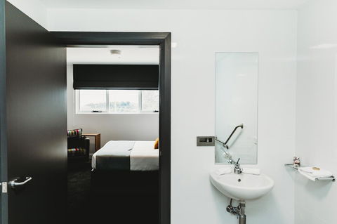 Coniston Hotel Wollongong - Great Ocean Road Tourism 27