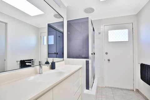 Neptune I Absolute Beachfront I Stunning Views - Great Ocean Road Tourism 19