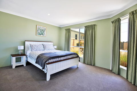 Neptune I Absolute Beachfront I Stunning Views - Great Ocean Road Tourism 15