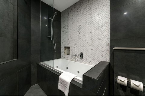 Holiday Inn & Suites - Parramatta Marsden Street, An IHG Hotel - Great Ocean Road Tourism 6